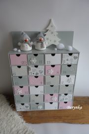 Adventní kalendář šedo-růžový se sněhuláky