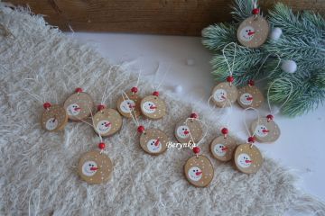 Dřevěné vánoční ozdoby se sněhulákem