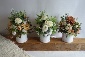 Květinová vazba - flower box - krémový