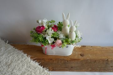 Květinová vazba se zajíčky