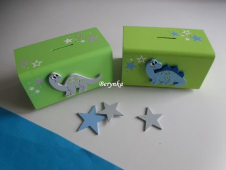 Dřevěná pokladnička s dinosaurem