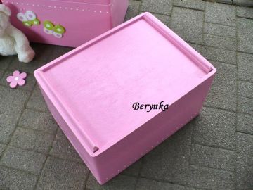 Dřevěná bedýnka s kytičkami