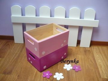 Dřevěná bedýnka s kytičkami