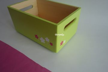 Dřevěná bedýnka s kytičkami