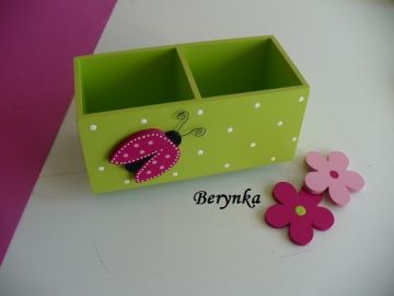 Dřevěný stojánek na tužky s beruškou