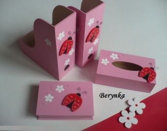 Dřevěné dekorace - růžové s beruškou