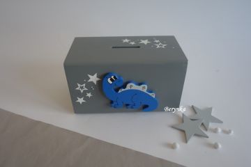 Dřevěná pokladnička s dinosaurem