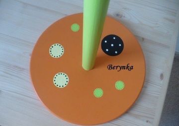 Věšák - němý sluha se zebrou