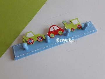 Dětský věšák s dopravními prostředky