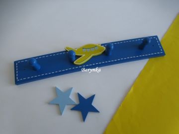 Dětský věšák s dopravními prostředky