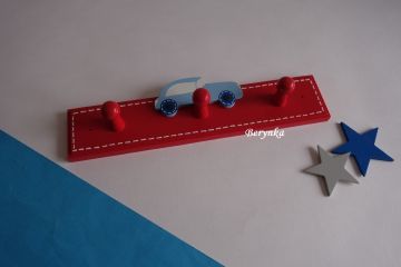 Dětský věšák s dopravními prostředky