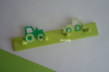 Dětský věšák s dopravními prostředky