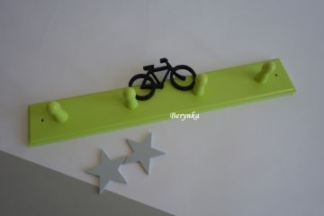 Dětský věšák s dopravními prostředky