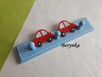 Dětský věšák s dopravními prostředky