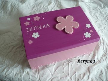 Truhla s kytičkami