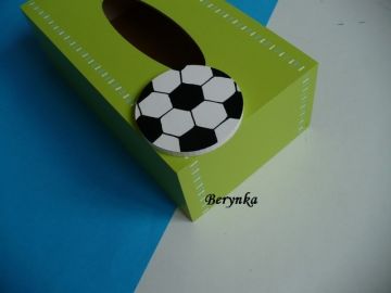 Dřevěné dekorace - s fotbalovým míčem a autíčkem