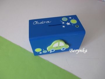 Dřevěná pokladnička s autíčkem