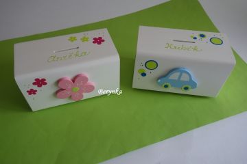 Dřevěná pokladnička s autíčkem