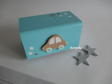 Dřevěná pokladnička s autíčkem