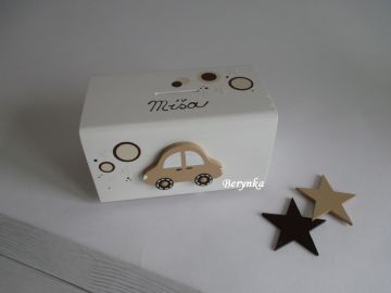 Dřevěná pokladnička s autíčkem