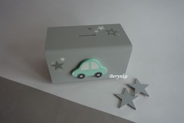 Dřevěná pokladnička s autíčkem