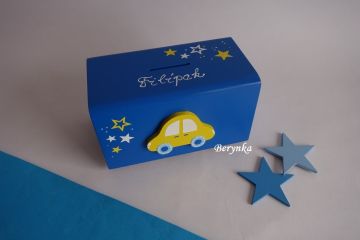 Dřevěná pokladnička s autíčkem