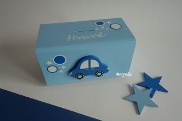 Dřevěná pokladnička s autíčkem