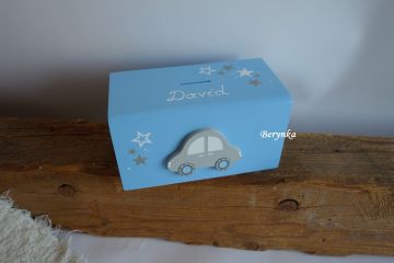 Dřevěná pokladnička s autíčkem