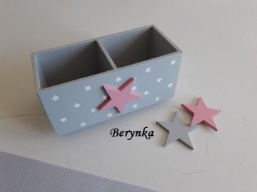 Dřevěný stojánek na tužky s hvězdičkou