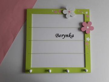 Dřevěné dekorace s kytičkou - růžová se zelenou a bílou