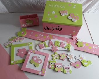 Dřevěné dekorace s kytičkou - růžová se zelenou a bílou