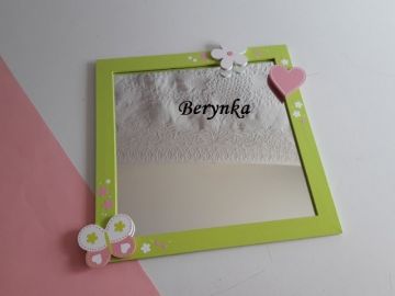 Dřevěné dekorace s kytičkou - růžová se zelenou a bílou