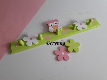 Dřevěné dekorace s kytičkou - růžová se zelenou a bílou