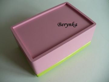 Dřevěná bedýnka s ovečkou - podle tapety