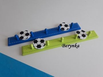 Dětský věšák fotbalový