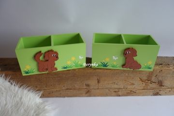 Dřevěný stojánek na tužky s pejskem