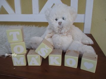 Dřevěné kostičky světle žluté