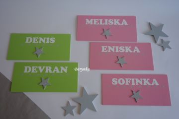 Cedulka se jménem - s hvězdičkou