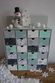 Adventní kalendář šedo-mátový se sněhulákem