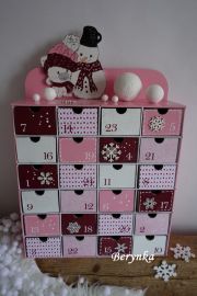 Adventní kalendář růžovo-vínový se sněhulákem a kočičkou