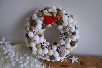 Klubíčkový věnec v hnědé