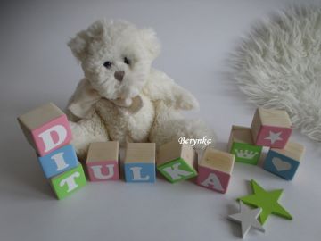 Dřevěné kostičky růžovo-modro-zelené