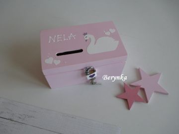 Dřevěná pokladnička s labutí