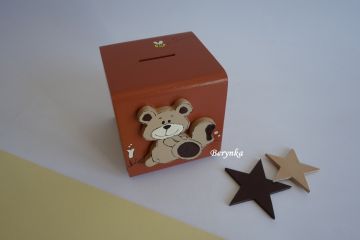 Dřevěná pokladnička s medvídkem