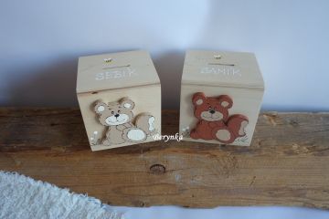 Dřevěná pokladnička s medvídkem