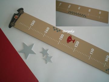 Dřevěné dekorace - hnědé s formulí