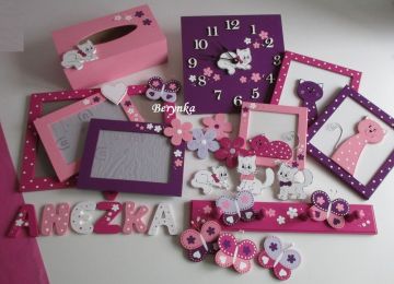 Dřevěné dekorace - ve fialové a růžové s kočičkou