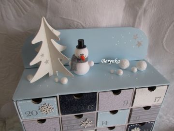 Adventní kalendář modrý se sněhulákem