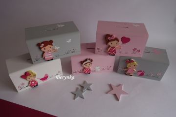 Dřevěná pokladnička s postavičkami - holčičkou a klukem