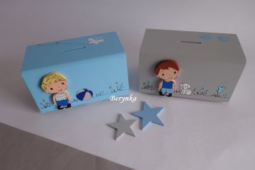 Dřevěná pokladnička s postavičkami - holčičkou a klukem